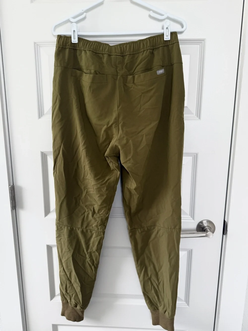 FIGS Tansen Jogger Scrub Pants Men’s Size Medium Martini Olive Stretch Medical